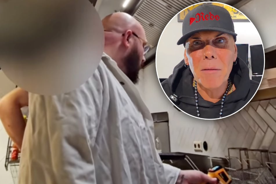 René Dost (57, r.) findet den falschen Lebensmittelkontrolleur nicht so witzig.