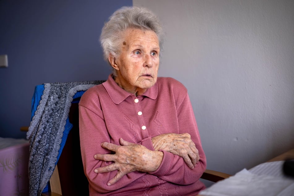 Gudrun Jander (93) lebt im ASB Pflegeheim Rembrandstraße. Sie erinnert sich, wie sie die Bombennacht im Keller zwischen Kartoffelsäcken überlebte.