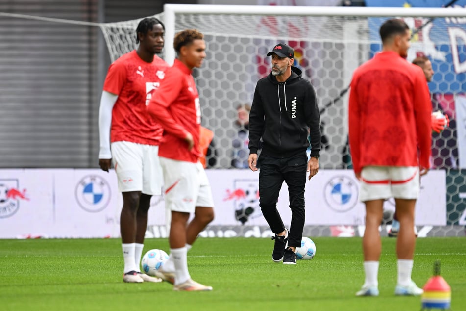 Durfte gegen Union Berlin nur deutlich vor dem Anpfiff zu seinen Spielern: RB Leipzigs Trainer Marco Rose (48, h.).