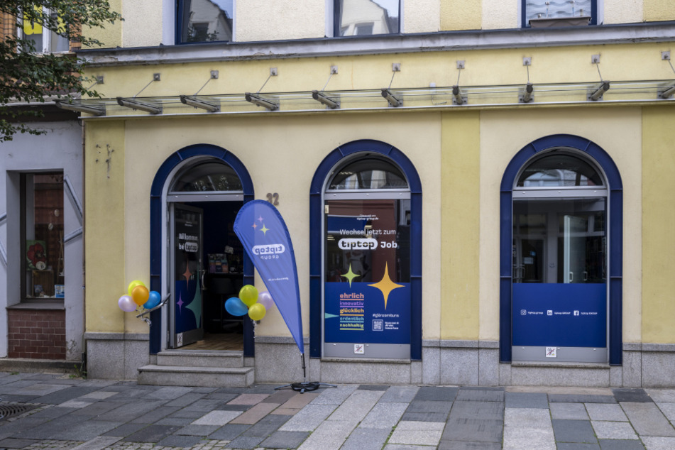 In der Zwickauer Hauptstraße eröffnete die Firma tiptop ihren Bewerbungs-Shop.