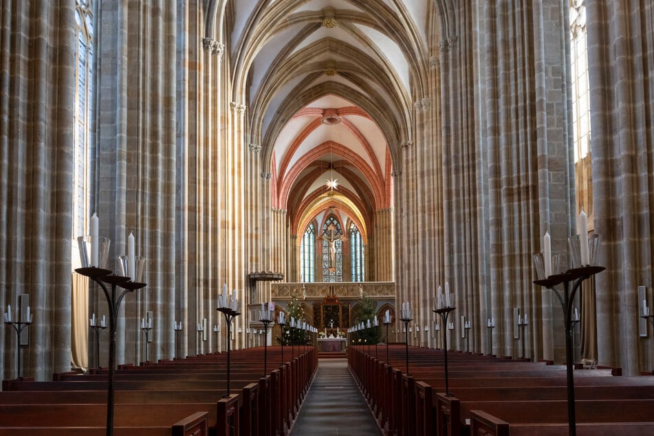 Im wunderschönen Meißner Dom werden am späten Nachmittag die Kerzen angezündet. (Archivfoto)