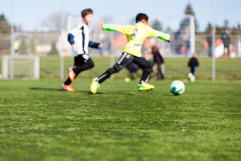 Die Jungen spielten Fußball, bevor es zu der Tat kam. (Symbolfoto)