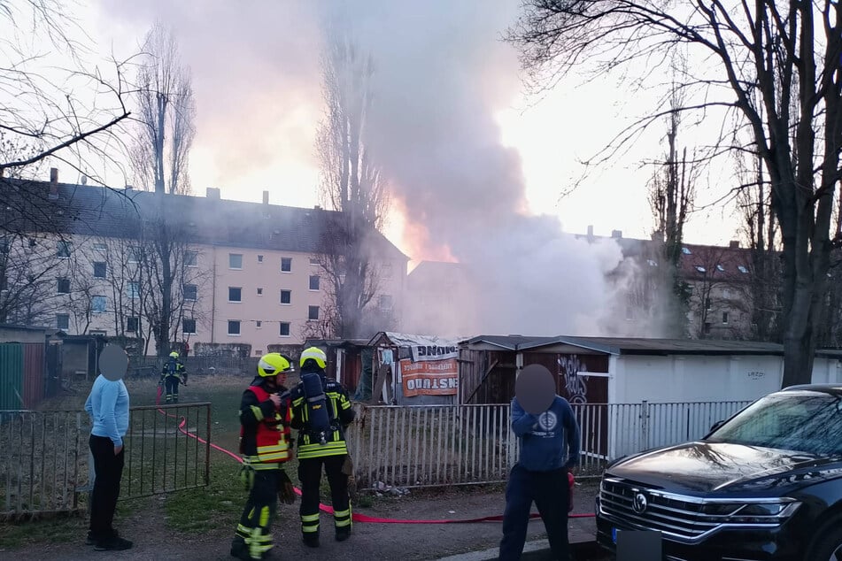 Dichter Rauch kam aus den Garagen.