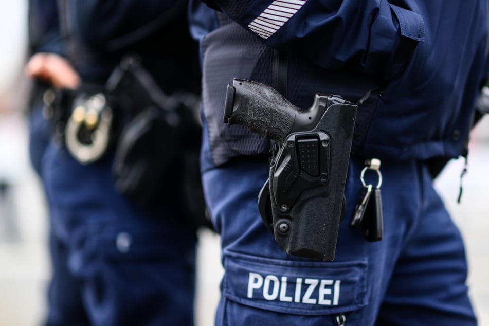 Ein Polizeibeamter stoppte den Angreifer durch einen Schuss. (Symbolbild)