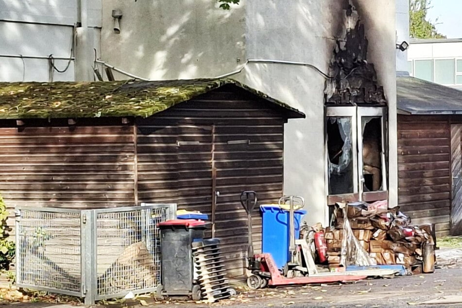Frankfurt: Brand in Frankfurter Schule: War es ein Anschlag, weil dort Hilfsgüter für die Ukraine gelagert wurden?