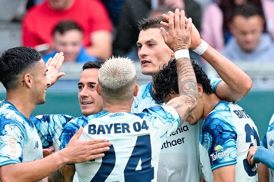 Patrik Schick bringt Leverkusen in die Spur gegen Wiesbaden.