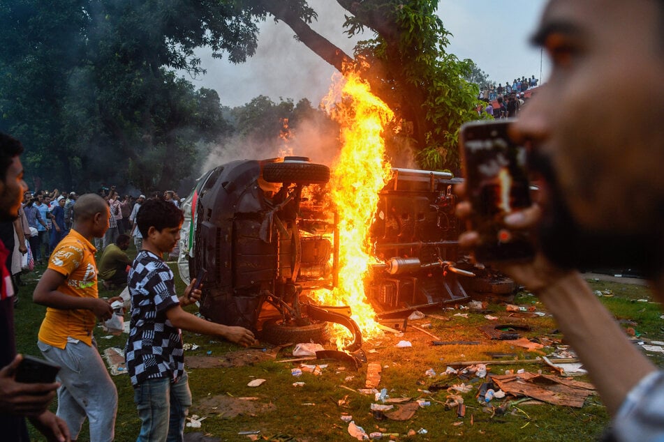 Rund 300 Menschen sollen bei den blutigen Protesten im August 2024 gestorben sein.
