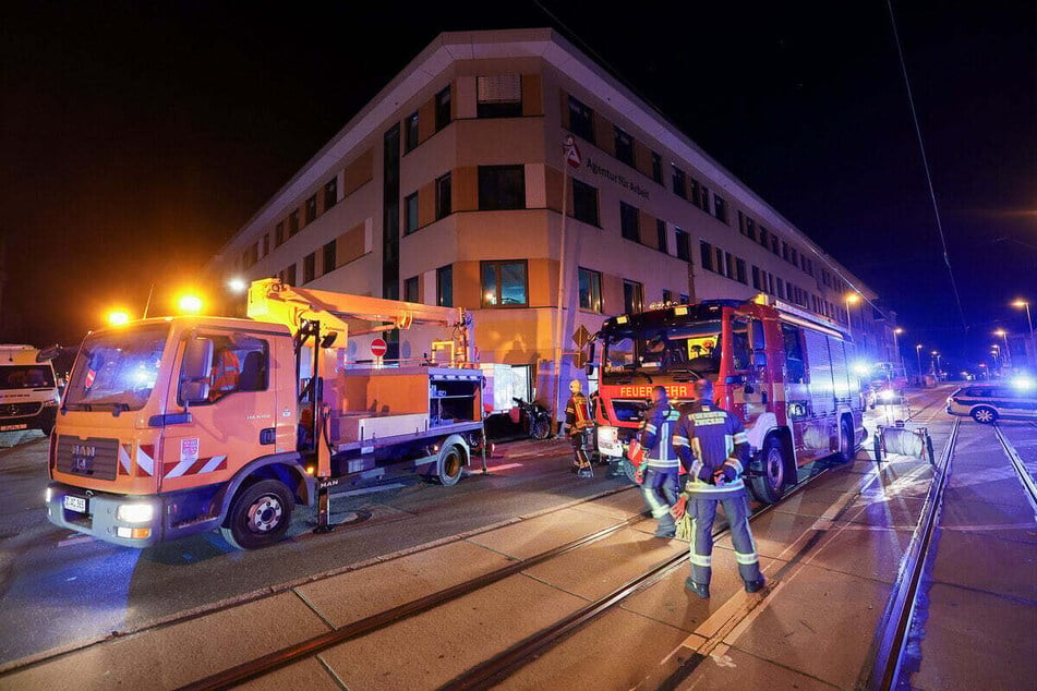 Die Bergungsarbeiten am Unfallort dauerten mehrere Stunden - die Werdauer Straße musste dafür gesperrt werden.