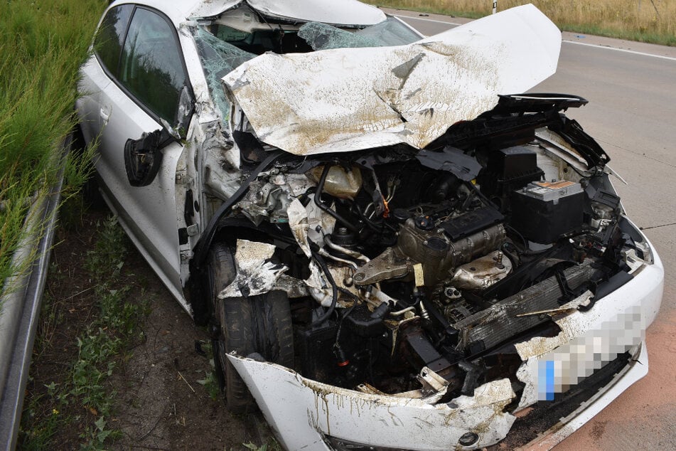 Unfall A9: Auto knallt in Lastwagen: Fahrerin (50) bei Unfall auf der A9 verletzt
