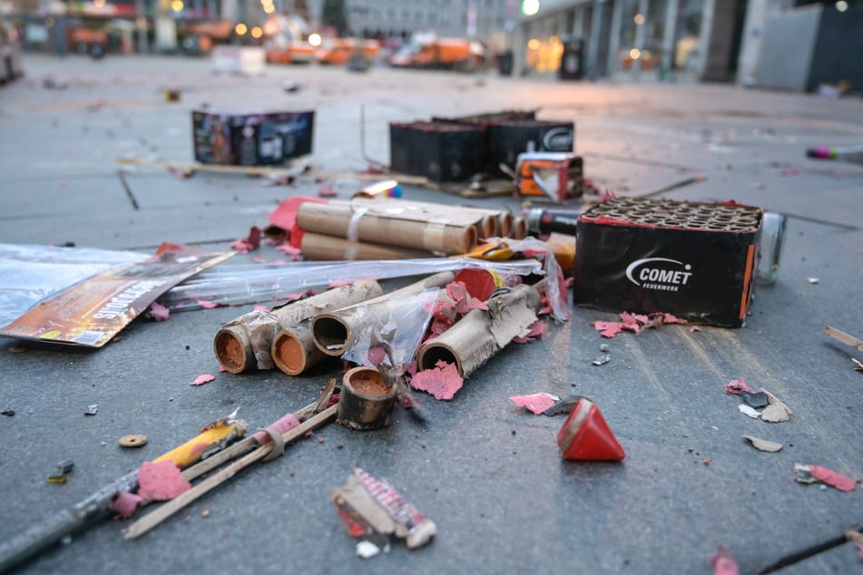 Um die Beseitigung seines Mülls sollte man sich an Silvester selbst kümmern.