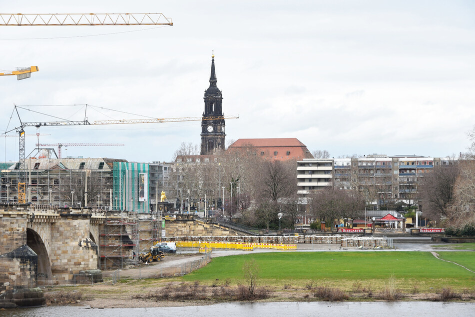 Das Grundstück an der Augustusbrücke wurde im Januar von Bauunternehmer Frank Wießner gekauft.