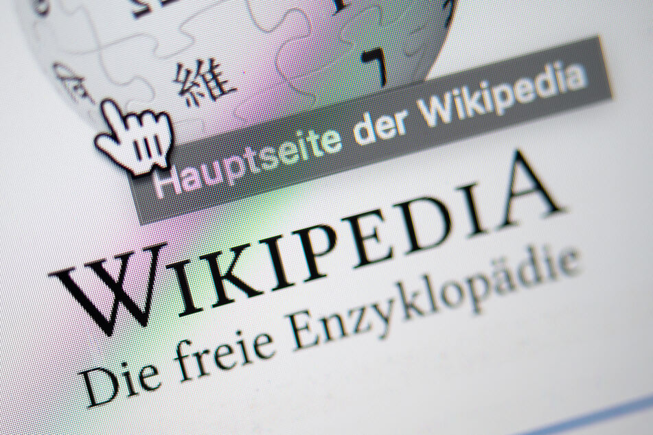 Muks acusó a Wikipedia de difundir propaganda.