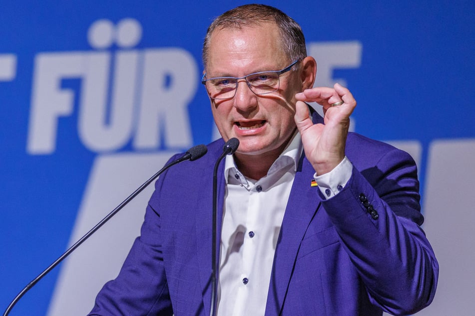 AfD-Bundeschef Tino Chrupalla (51) hält eine Zusammenarbeit mit anderen Parteien nach der Landtagswahl für möglich.