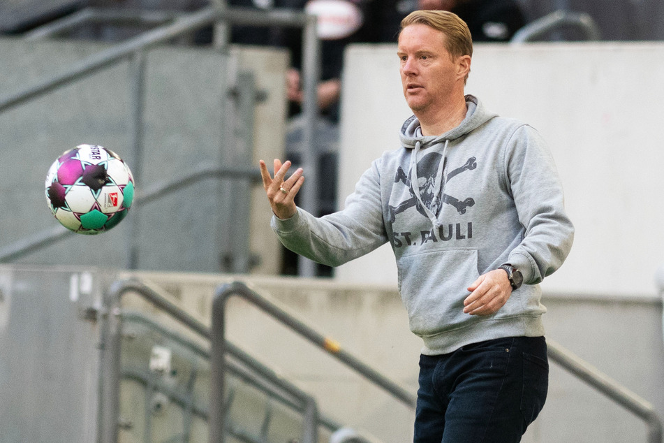 FC St. Pauli-Coach Timo Schultz (43) sah eine verdiente Niederlage seiner Mannschaft. Gegen Fortuna Düsseldorf hatte der Höhenflug der Kiezkicker ein Ende.