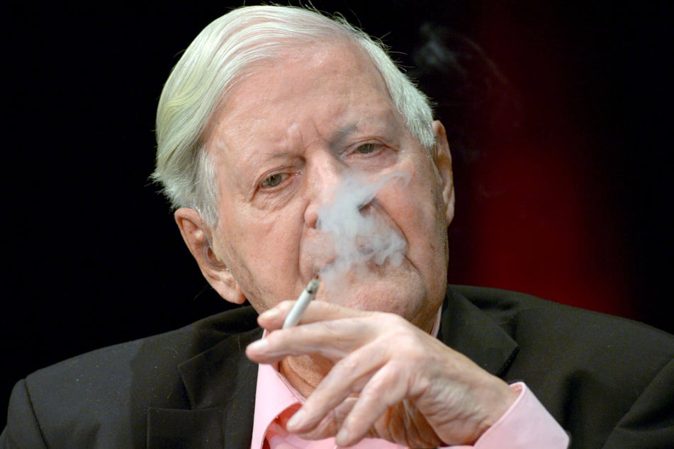 Altkanzler Helmut Schmidt (†96) war leidenschaftlicher Raucher. (Archivbild)