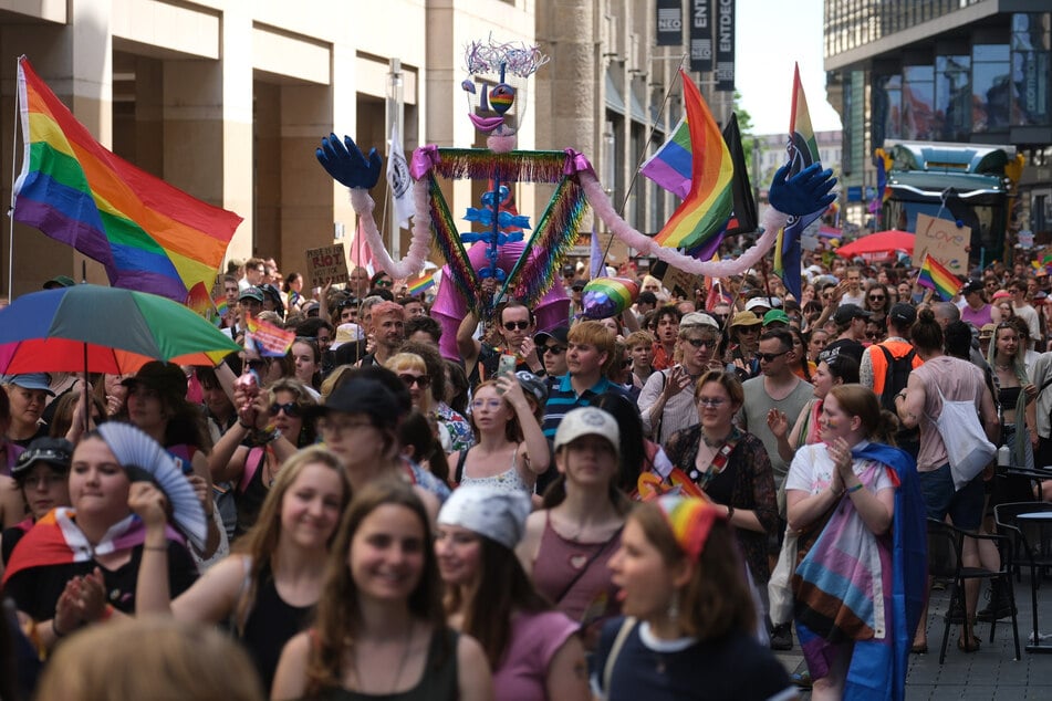 In diesem Jahr werden wieder Tausende Besucherinnen und Besucher zum CSD erwartet.