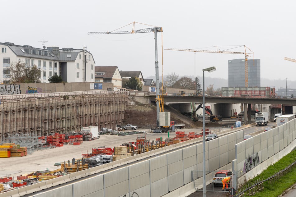 Stuttgart: Staugefahr in der Region Stuttgart: A81 wegen Brückenabriss voll gesperrt!