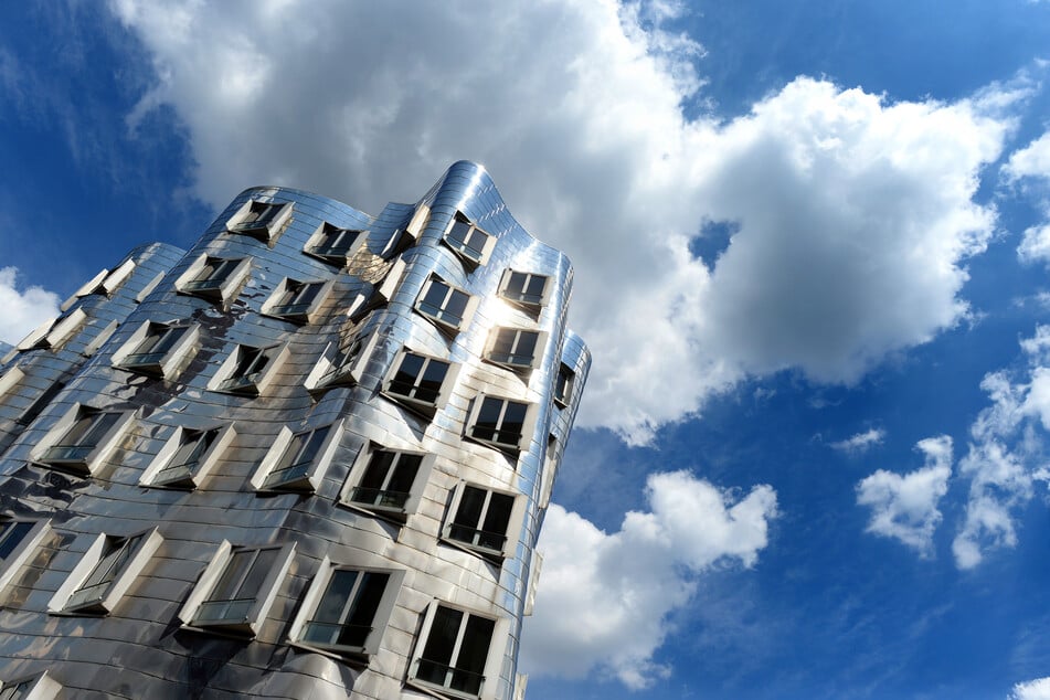 Auch in Deutschland findet man die Handschrift des renommierten Architekten. So beispielsweise beim Gebäudeensembles "Neuer Zollhof" in Düsseldorf. (Archivbild)