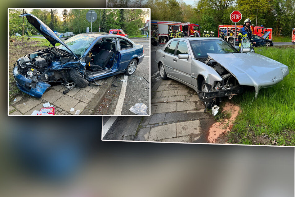 Autos völlig zerfetzt: Vier Verletzte nach heftigem Unfall