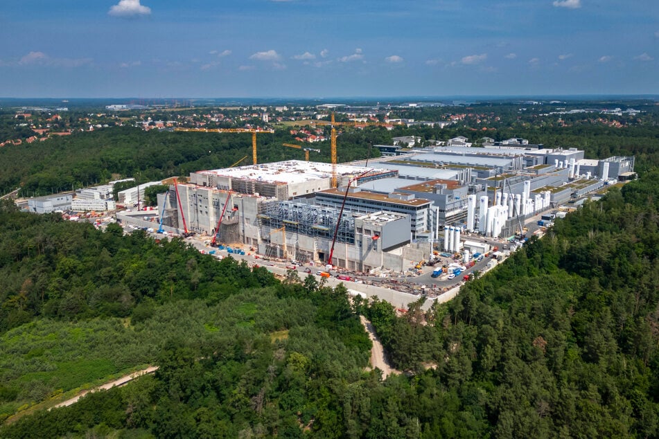 Wachsen und wachsen - die Mikrochip-Fabriken im Dresdner Norden.