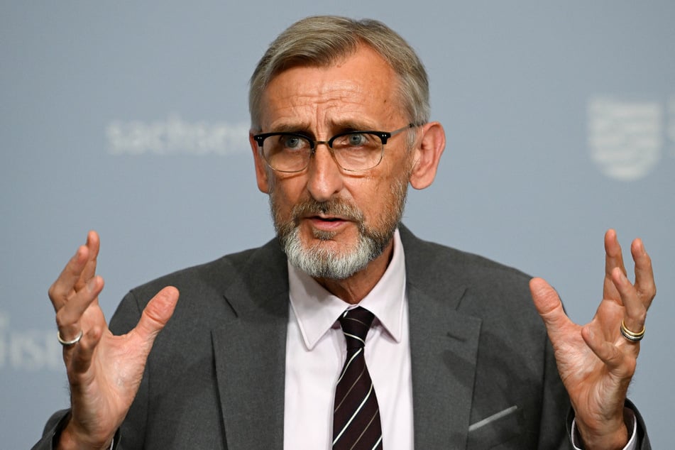 Innenminister Armin Schuster (65, CDU): Noch im Frühjahr hielt er ein Drohnen-Monitoring für entbehrlich.