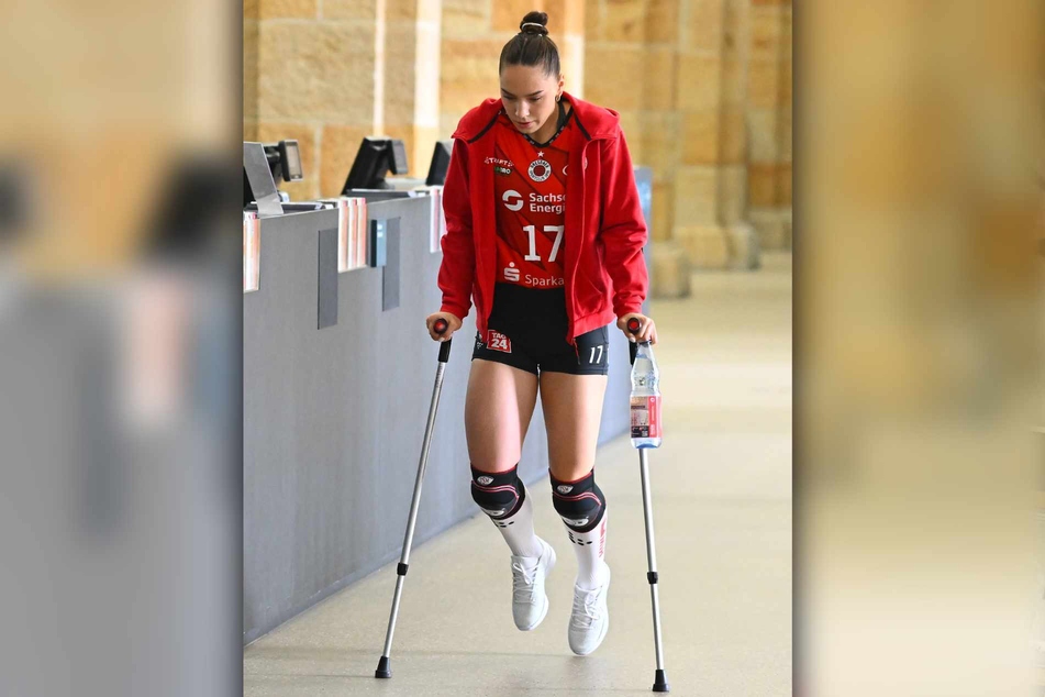 War auf Krücken unterwegs: DSC-Außenangreiferin Lorena Lorber Fijok (22) zog sich im Training am Dienstagabend einen Bänderriss im rechten Knöchel zu.