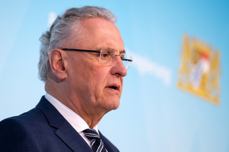 Laut Innenminister Joachim Herrmann (66, CSU) stehen die Verfassungsschützer in Bayern vor neuen Herausforderungen.