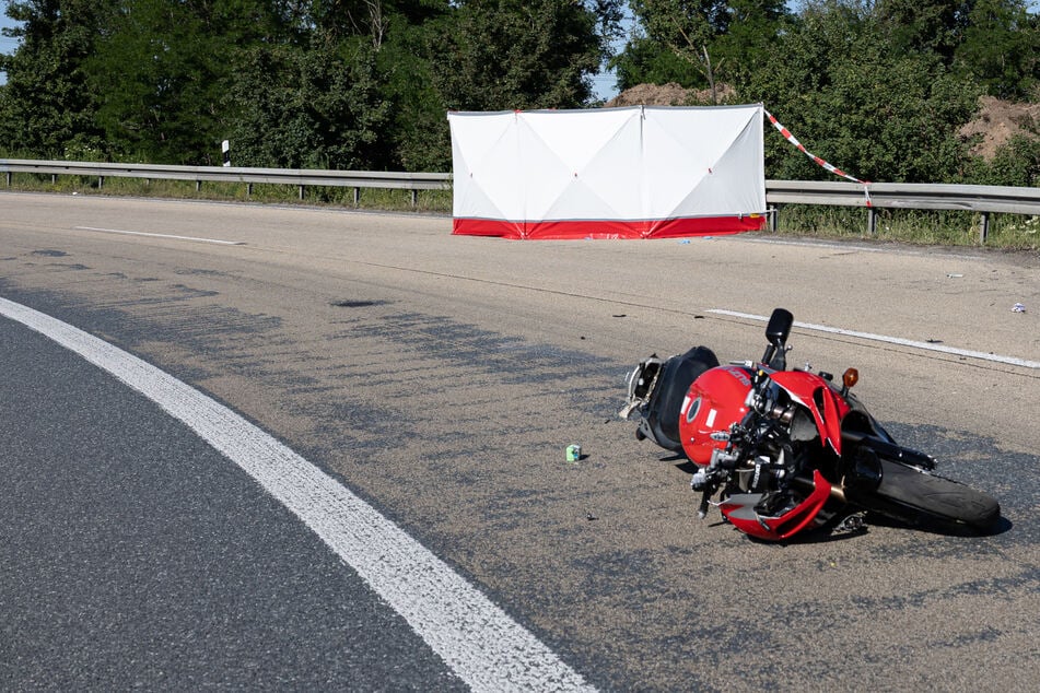Tödliches Unfall-Drama am Mainspitzdreieck: Motorradfahrer prallt gegen Leitplanke und stirbt