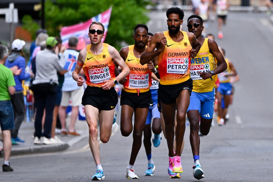 Starkes Teilnehmerfeld beim Marathon in Frankfurt: Neben Richard Ringer (37, v.l.) starten auch Samuel Fitwi (30) und Amanal Petros (31).