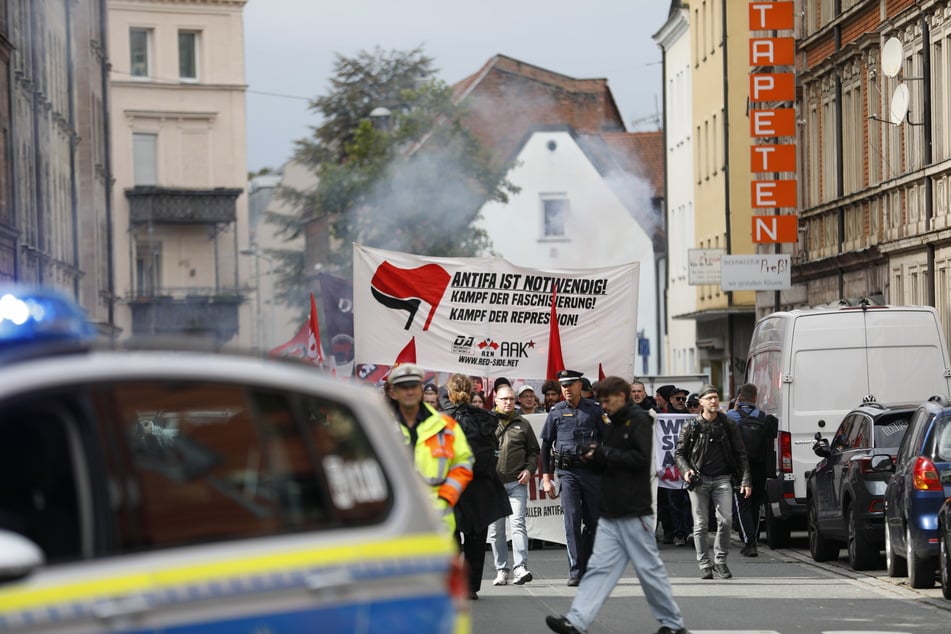Die Polizei begleitete den Protestzug durch Nürnberg.