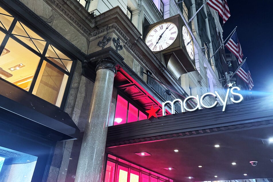 Alerted shoppers on all 508 Macy's stores nationwide after an exclusive sale announcement