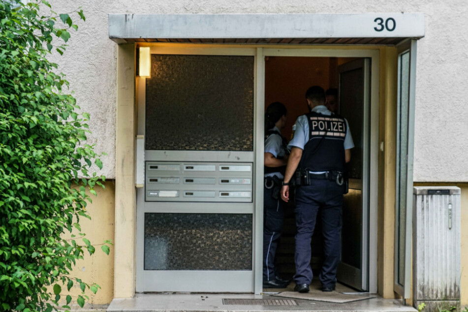 Die Polizei vor Ort im Esslinger Ortsteil Brühl.