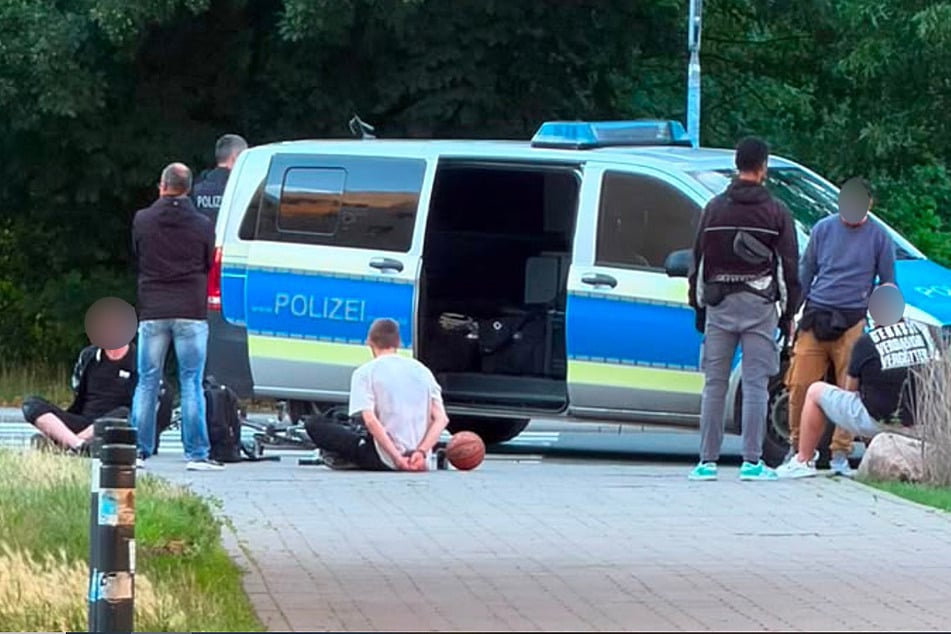 Am Donnerstagabend eskalierte ein Streit auf einem Spielplatz in Rostock.