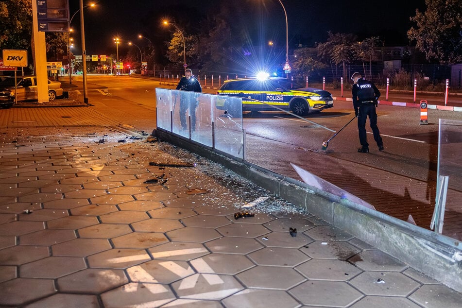Der 28-Jährige hatte mit dem geklauten Auto die Umzäunung der gegenüber liegenden Tankstelle stark beschädigt.