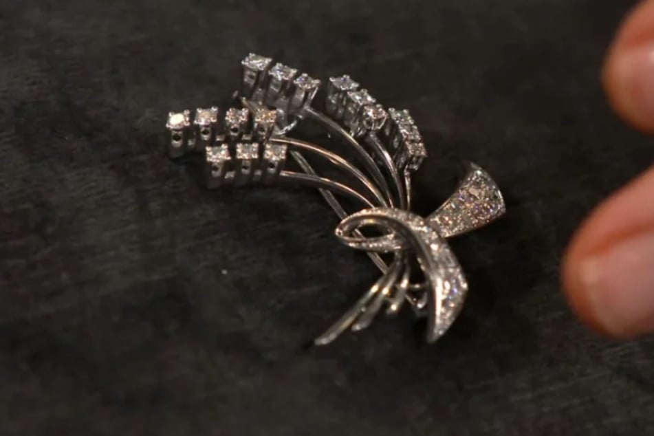 Das Schmuckstück aus den 1960er-Jahren soll laut Meinung von Expertin Heide Rezepa-Zabel (60) heute noch rund 800 Euro wert sein.