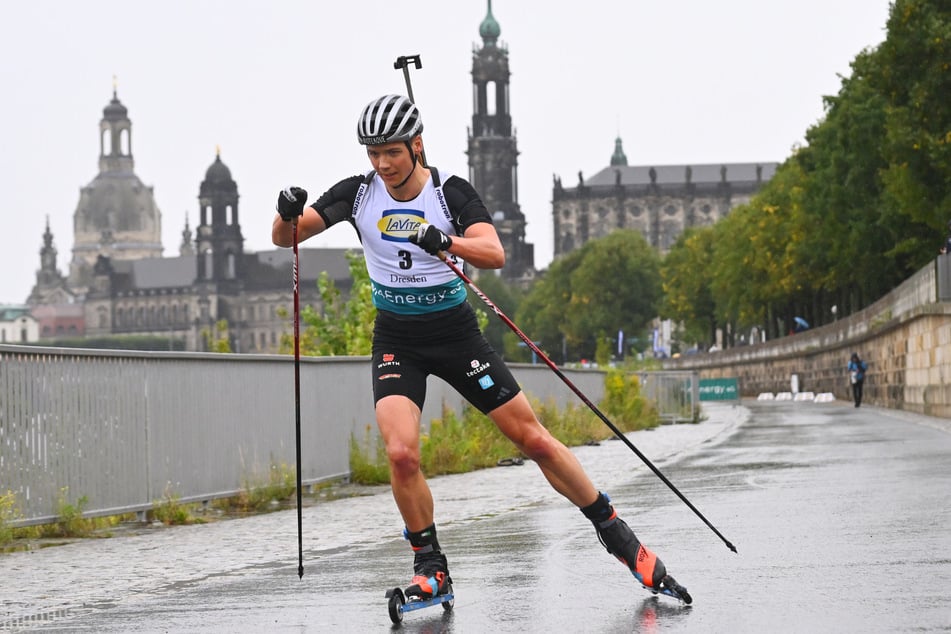 An der Elbe rollerte Justus Strelow (27) am Sonntag noch. Am heutigen Dienstag trainiert er am Fuße der Alpen-Riesen der Tour de France.