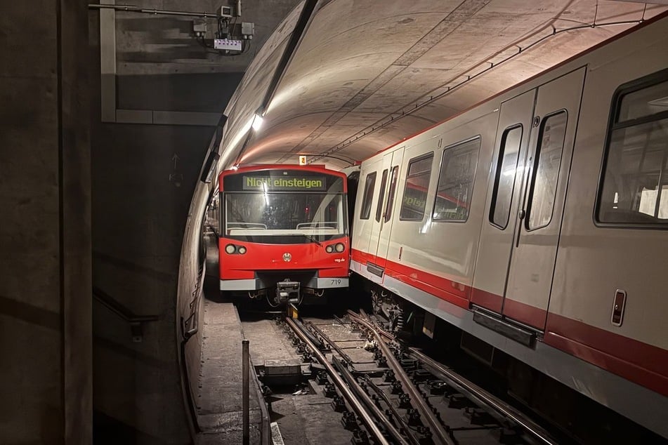 Einige Waggons müssen nach dem Unfall in der Abstellanlage auf die Gleise zurückgesetzt werden.