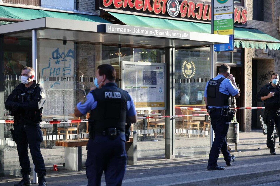 Nach blutiger Attacke in der Eisenbahnstraße: Polizei sucht Zeugen!