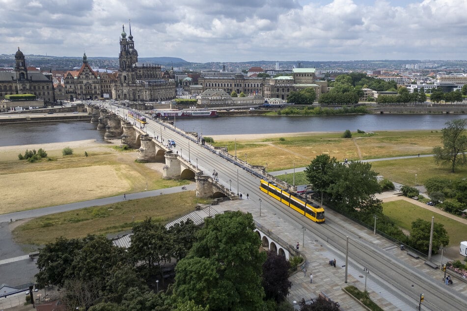 Am Sonntag ist der ÖPNV im Bereich der Augustusbrücke unterbrochen. (Archivfoto)