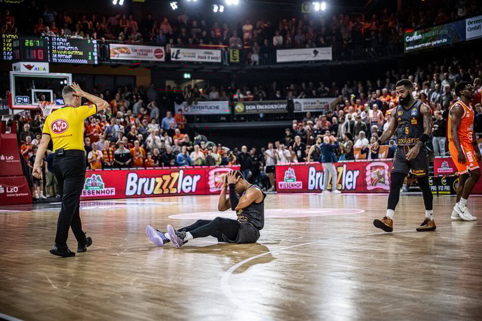 Eric Washington (32) am Boden: Der US-Amerikaner konnte in Vechta den letzten Wurf nicht im Korb versenken.