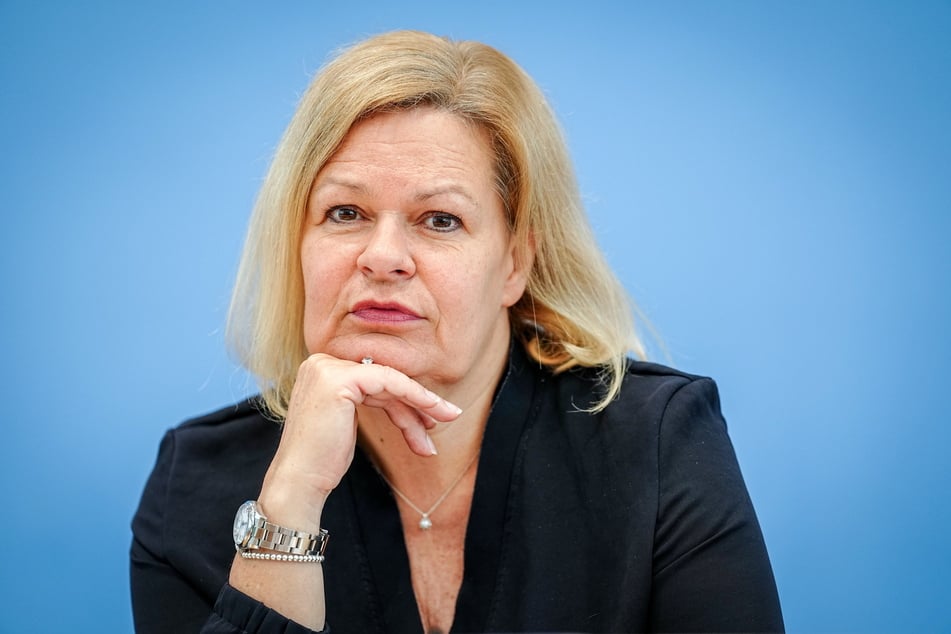 Um Schleuser und illegale Migration zu bekämpfen, führte Innenministerin Nancy Faeser (54, SPD) wieder Grenzkontrollen ein.