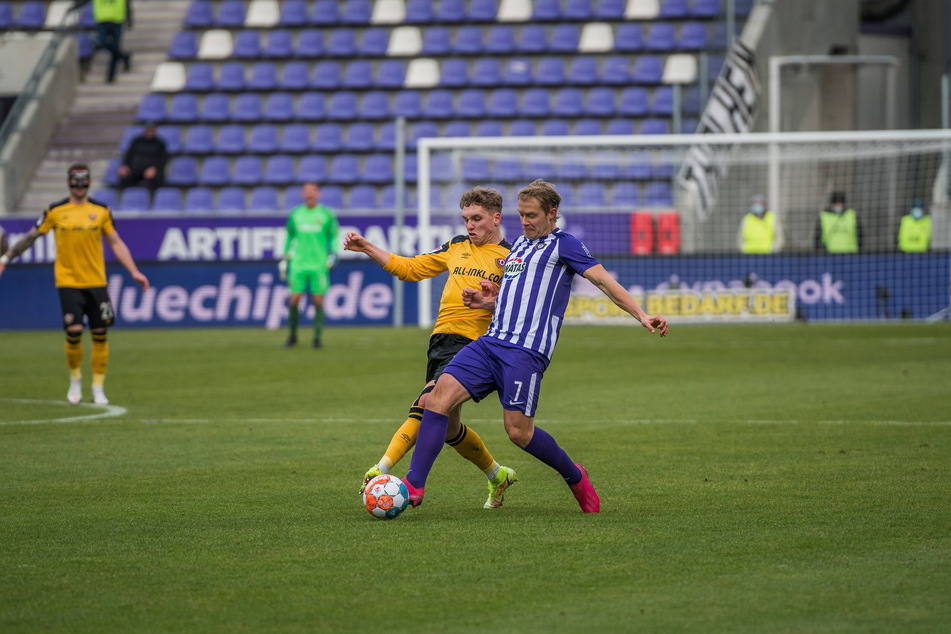 Noch ein letzter Tanz zum Abschluss beim Sachsenderby in Dresden. Jan Hochscheidt (34, r., im Hinspiel gegen Luca Herrmann) will sich gebührend von den Fans verabschieden.