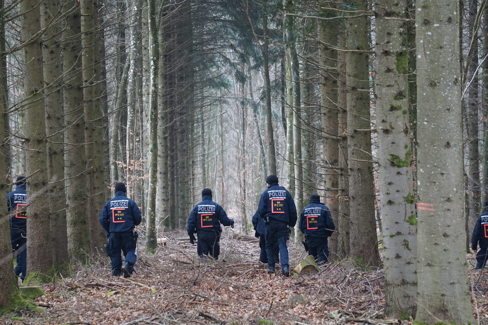 Die Polizei durchkämmte auf der Suche nach der 21-Jährigen die Wälder, ihr Körper blieb jedoch verschwunden.