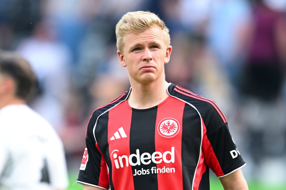 Jonathan Burkardt (25) musste sogar blechen. Der Stürmer ließ sich zu einer Beleidigung gegen den eigenen Trainer hinreißen.