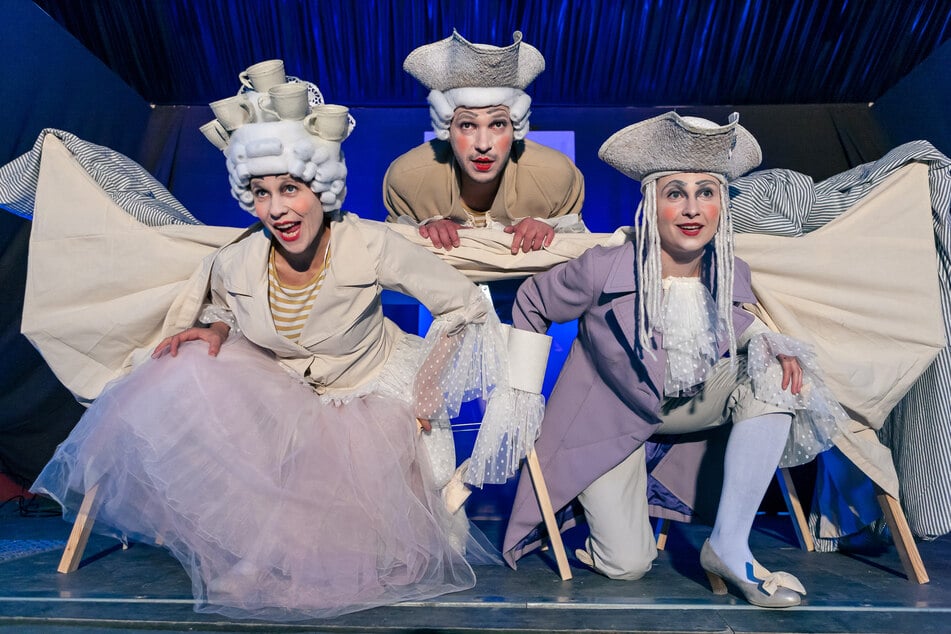 2016 enterten die Sänger Dorothea Wagner, Cornelius Uhle, Marie Hänsel (v.l.n.r.) mit der Volksoper "Präludium und Unfug" den Zirkuswagen.