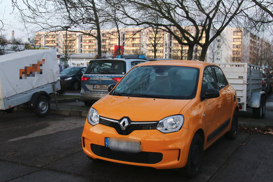 Die Zeugen sind dem gestohlenen Wagen einer Freundin in Berlin-Hellersdorf gefolgt und haben die Polizei alarmiert.