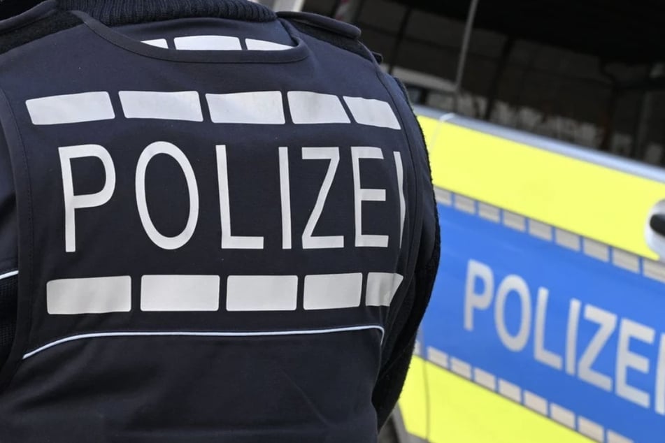 Polizei, Feuerwehr und Kampfmittelräumdienst waren im Einsatz. (Symbolfoto)