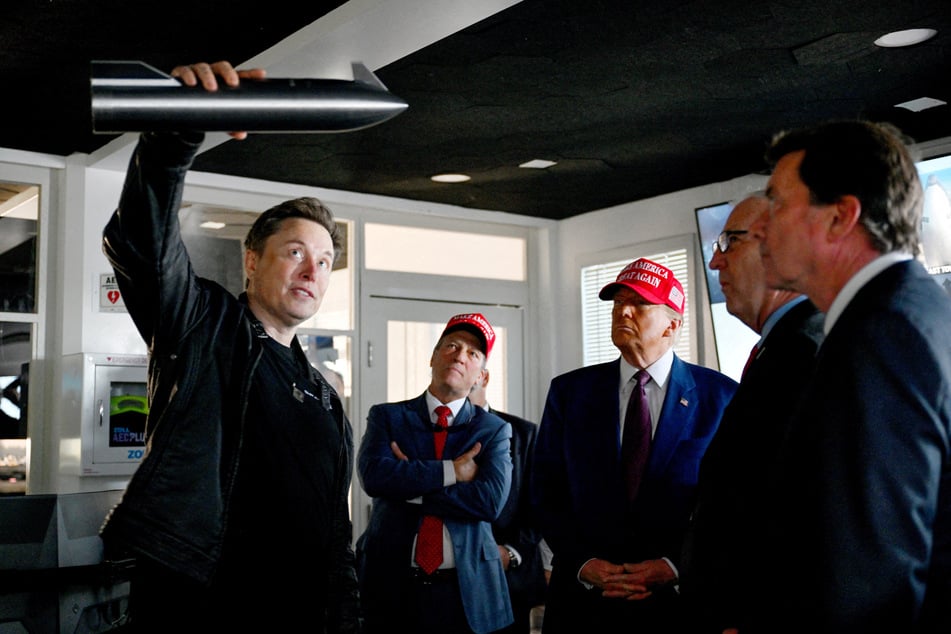 Musk (l.) later clashed online with a Polish minister who questioned his Starlink comments.