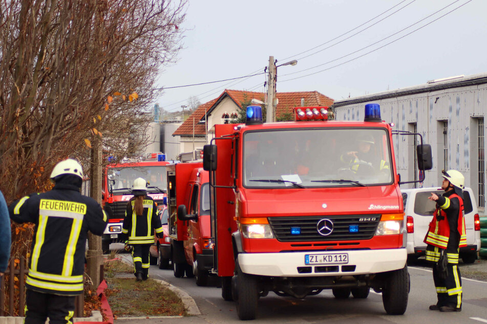 Die Feuerwehr war mit mehreren Einsatzwagen vor Ort.