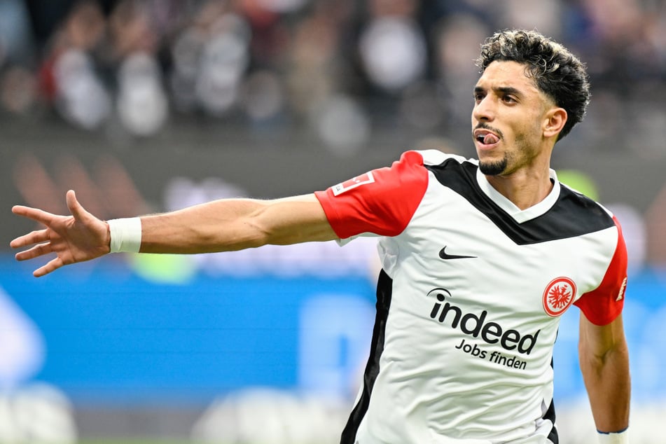 Omar Marmoush (25) könnte seine Sachen bei Eintracht Frankfurts schon bald packen und auf die Insel nach England wechseln.